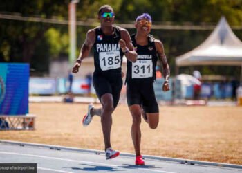 Victoria del panameño Chambers en espectaculares 800