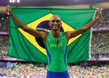 Alison celebró su nueva medalla olímpica