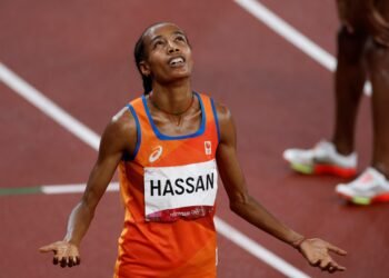 Sifan Hassan va por la triple hazaña en París: quiere emular a Zatopek