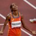 Sifan Hassan va por la triple hazaña en París: quiere emular a Zatopek