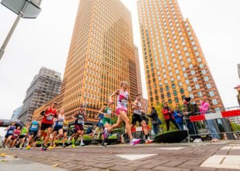 El colombiano David Gómez llegó 14° en el maratón de Amsterdam
