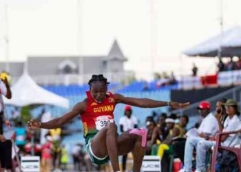 Récord juvenil de la posta 4×400 y medalla en triple de Guyana en los Carifta Games