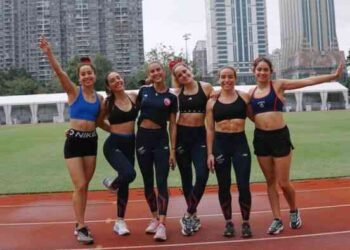 Rumbo a la 4×100 femenina en el World Relays en China