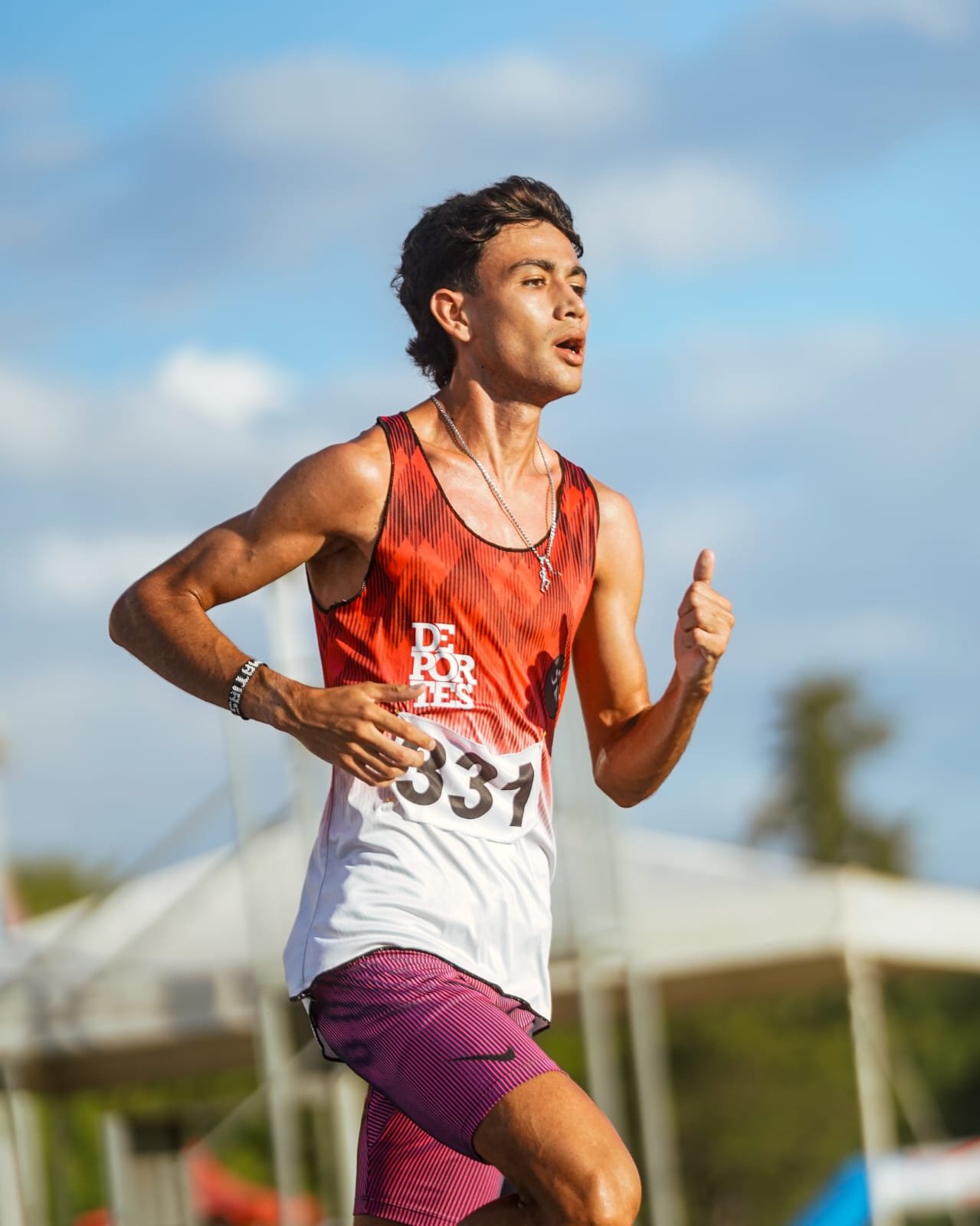 El argentino Reynaga bajó los 8m en 3.000 metros indoor