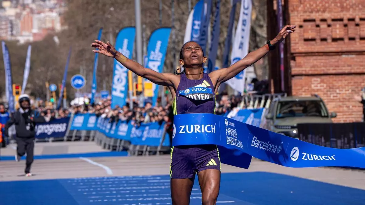 La etíope Tesfay asombró en el Maratón de Barcelona y la peruana Tejeda llegó 8a.