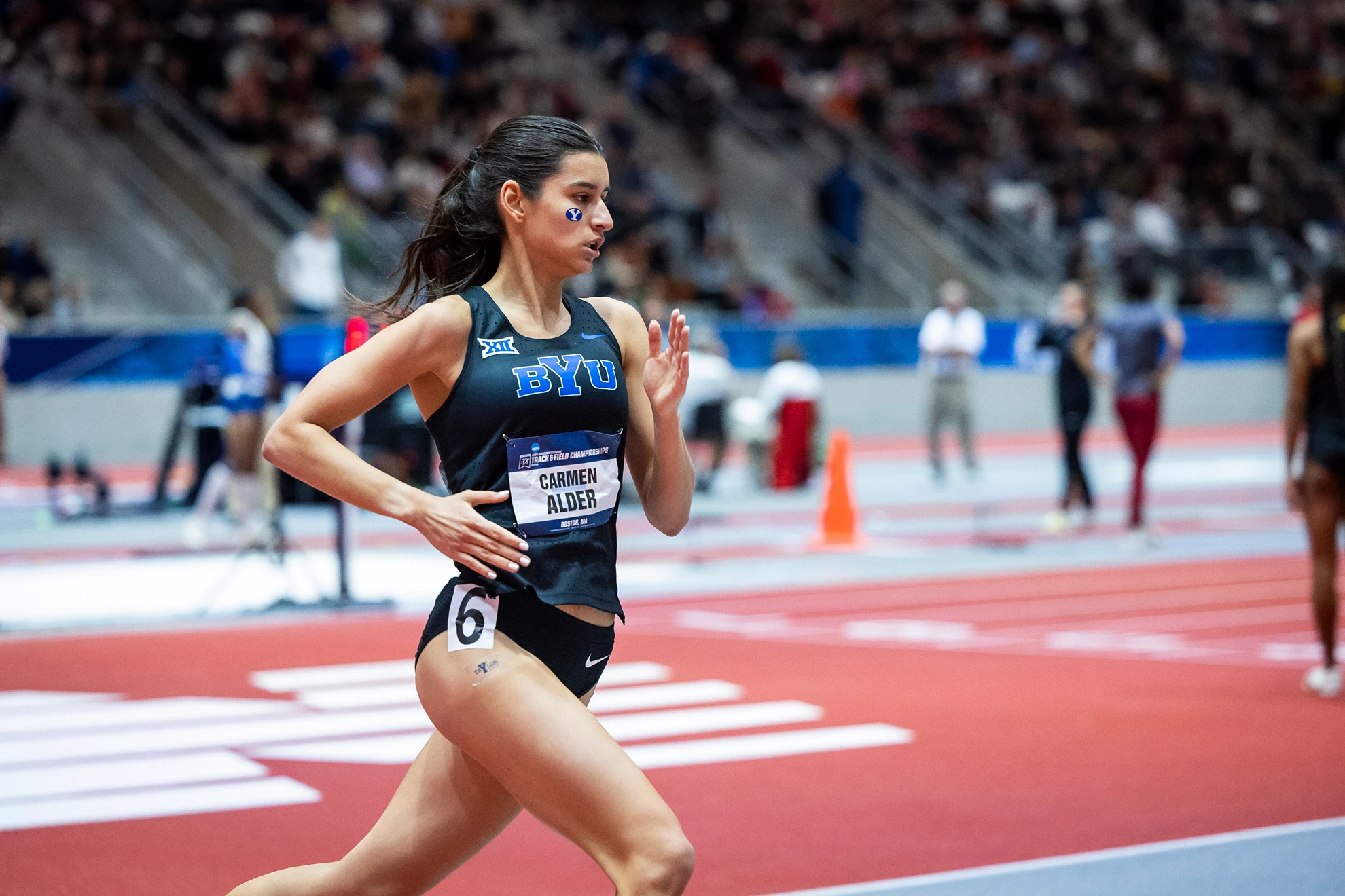 Gran actuación de la ecuatoriana Carmen Alder en Stanford: 4:08.56 en 1.500