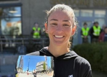 Mayara Vicentainer fijó una marca del medio maratón de marcha en pista, en el Estadual de Santa Catarina