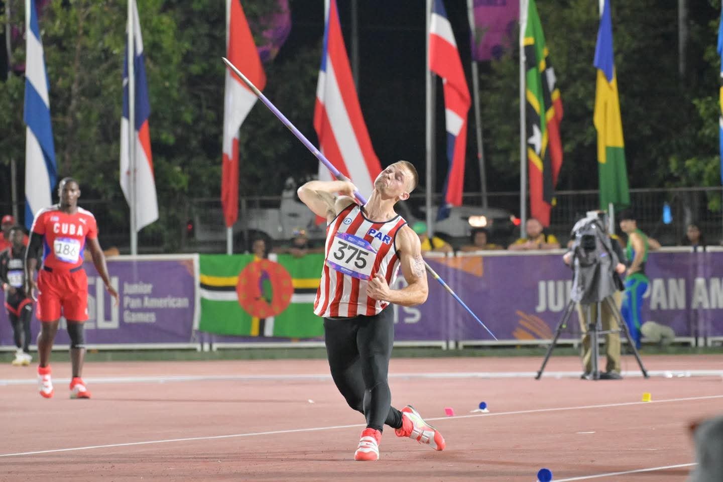 El paraguayo Lars Flaming se luce en jabalina: 82.65 m.