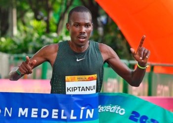 El keniano Kiprono y la peruana Castro ganaron el maratón de Medellín